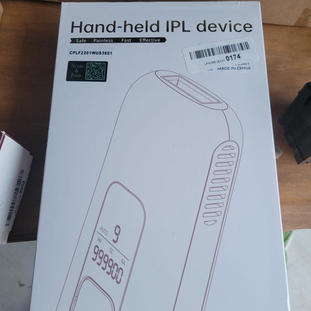 Handheld IPL device
